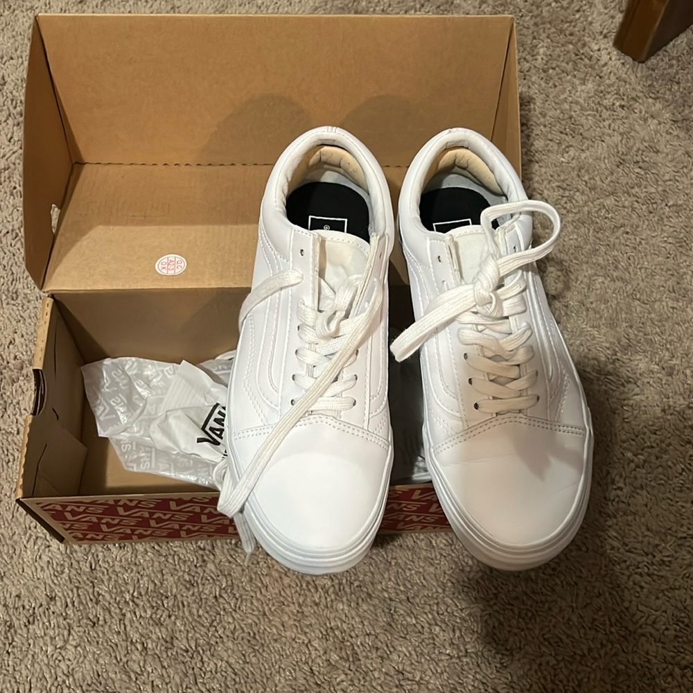 LIKE NEW! Leather Vans Old Skool